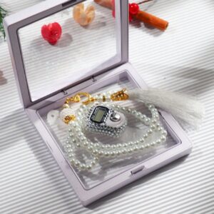 قطعة من عدادات المسبحة المصنوعة من اللؤلؤ الصناعي والمزينة بأحجار الراين